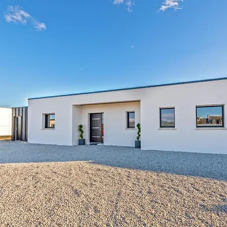 Holiday home Du Menhir 300m A Pied